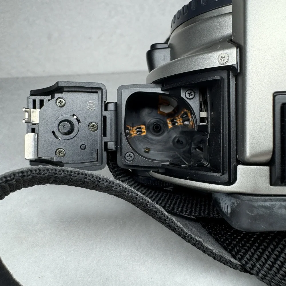 CANON EOS IX 35mm SLR Film Camera -‎ Silver